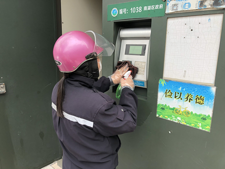 POS機(jī)消毒_副本.jpg POS機(jī)消毒_副本.jpg