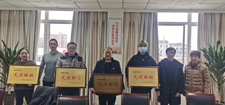 2公司表彰總結大會先進班組先進部門_副本.jpg 2公司表彰總結大會先進班組先進部門_副本.jpg