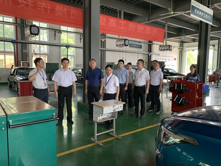 平湖市領導調研交通學校3(盛思佳)_副本.jpg 平湖市領導調研交通學校3(盛思佳)_副本.jpg